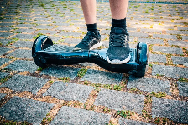 Adolescent Chevauchant Hoverboard Cour École Scooter Auto Équilibrage Planche Lévitante — Photo