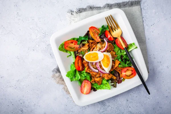 Salată Mixtă Vară Ciuperci Prăjitor Roșii Ouă — Fotografie, imagine de stoc
