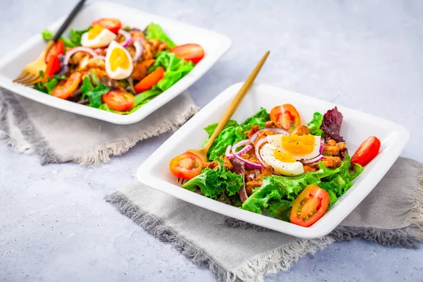 Salada Mista Verão Com Cogumelos Torradeira Chanterelles Tomate Ovo — Fotografia de Stock