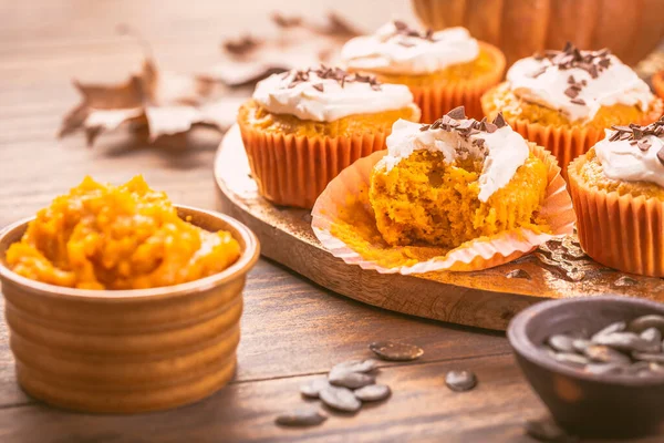Muffins Abóbora Picantes Cupcakes Com Cobertura Queijo Creme — Fotografia de Stock