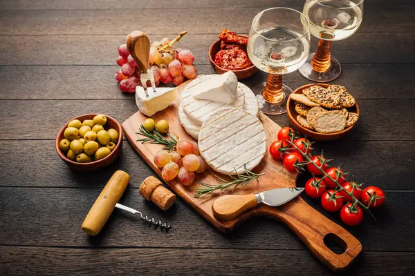 Cheese Platter Brie Camembert Grapes Olives Tomatoes — Stock Photo, Image
