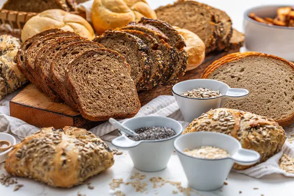 Assortiment Van Brood Broodjes Bakkerijproducten Met Zout Zaden Stockfoto