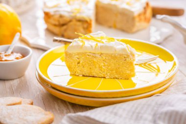 Ev yapımı limonlu peynirli pasta, glüten ve şekersiz, düşük karbonhidratlı.
