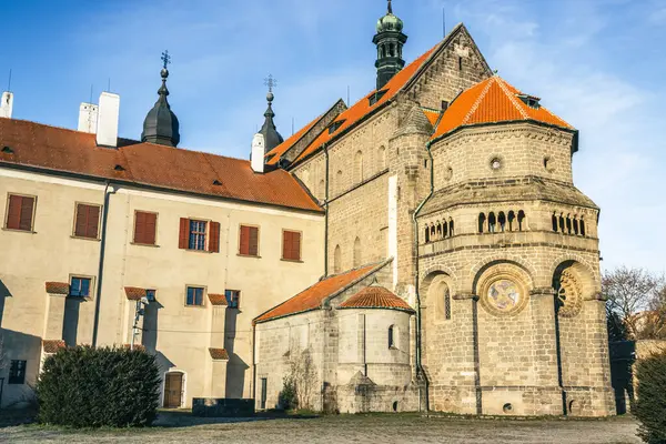 Trebiç 'teki Aziz Procopius Bazilikası, 1240 yılında inşa edildi, UNESCO Dünya Mirası Alanı Çek Cumhuriyeti, Romanesk-Gotik Hıristiyan kilisesi ve manastırı