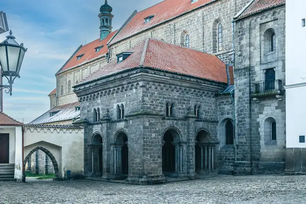 Trebiç 'teki Aziz Procopius Bazilikası, 1240 yılında inşa edildi, UNESCO Dünya Mirası Alanı Çek Cumhuriyeti, Romanesk-Gotik Hıristiyan kilisesi ve manastırı