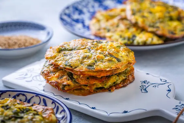 Akdeniz Ispanağı ve Feta Cipsleri. Lezzetli kreplere alternatif olarak glütensiz.