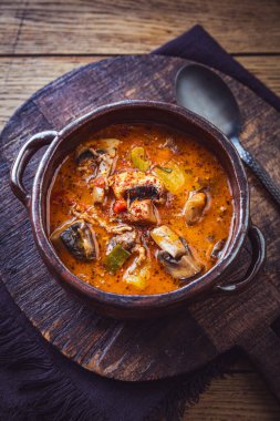 Sebzeli pizza çorbası, mantar ve kıyma, sebze çorbası.