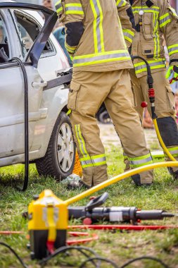 Acil bir operasyon sırasında Alman kurtarma güçlerinin (polis, ambulans, itfaiye) mavi ışığı.