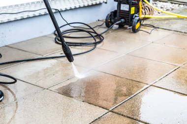 Yüksek basınçlı su jeti ile dış zemin temizliği