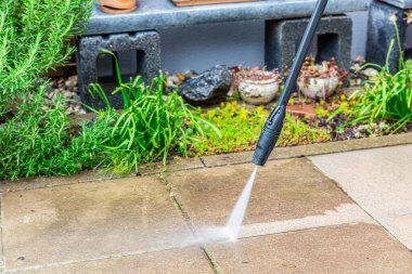 Yüksek basınçlı su jeti ile dış zemin temizliği