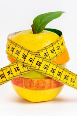  Taze ve sağlıklı meyve ve mezura