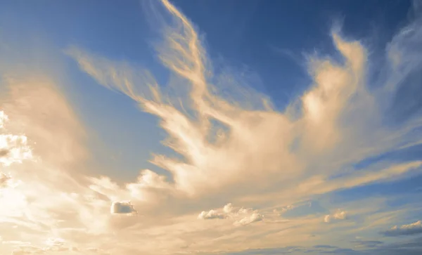 Όμορφη Σύννεφα Στον Ουρανό — Φωτογραφία Αρχείου