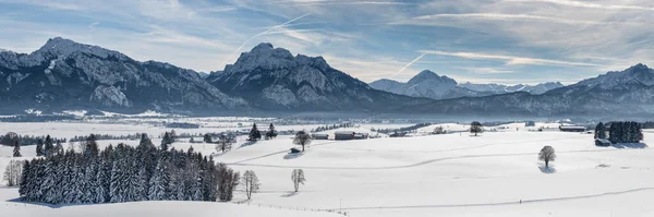 Paesaggio Invernale Con Catena Montuosa Cielo Azzurro — Foto Stock