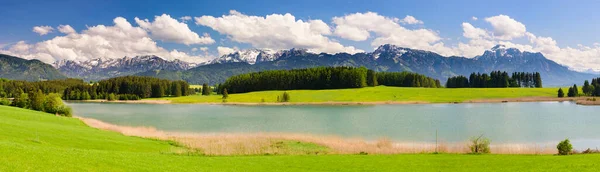 Panoramalandschaft Mit See Bergkette Und Sonne Himmel — Stockfoto