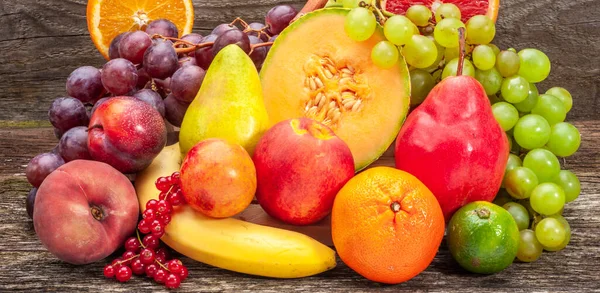 新鲜健康的多色水果 — 图库照片