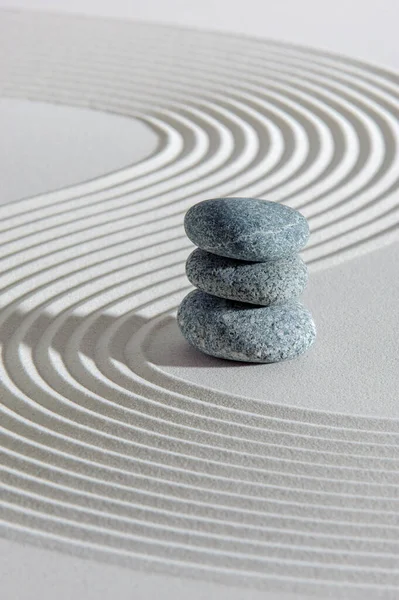 日本禅园 石子镶嵌在质砂中 — 图库照片