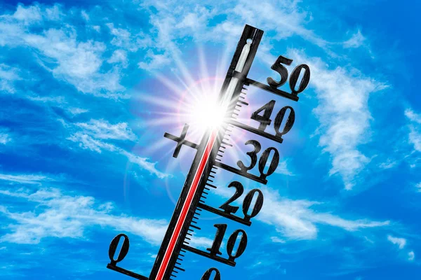 Termômetro Mostra Alta Temperatura Calor Verão — Fotografia de Stock