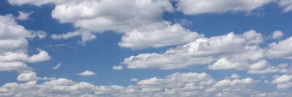 Πανοραμική Θέα Στον Ουρανό Όμορφα Σύννεφα — Φωτογραφία Αρχείου