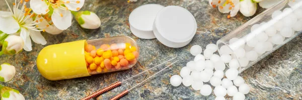 Medicina Alternativa Cuidado Com Pílulas Ervas Acupuntura — Fotografia de Stock