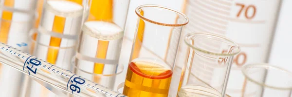Reageerbuizen Glaswerk Een Chemisch Laboratorium — Stockfoto