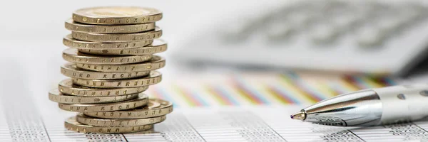 Affari Finanza Economia Con Monete Euro Calcolatrice Grafico — Foto Stock