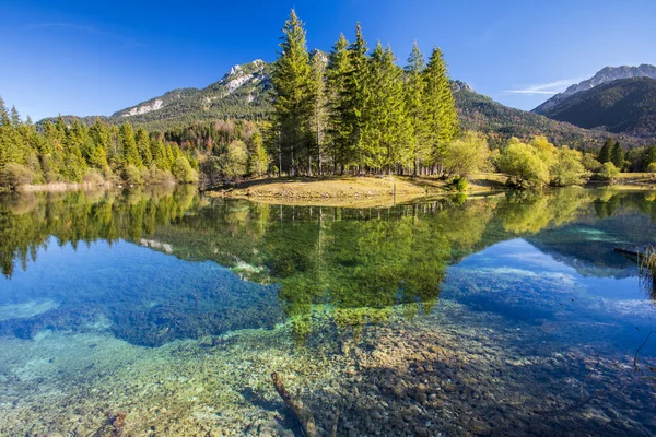 Paisaje Panorámico Primavera Con Hermoso Lago Cordillera Los Alpes Fondo — Foto de Stock