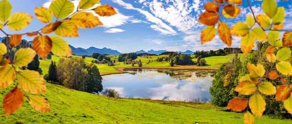 Panoramic View Rural Landscape Mountain Range Lake Autumn — Stock Photo, Image