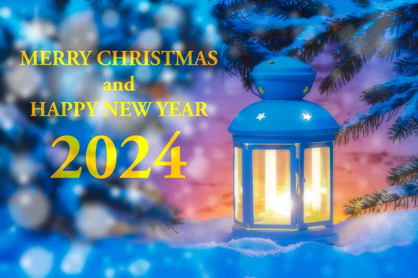 Kerzenschein Brennt Draußen Schnee Weihnachten Und Neujahr 2024 Stockbild
