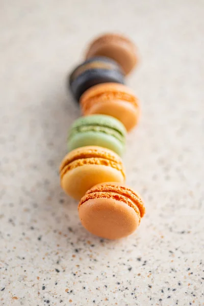 Doce Sobremesa Macaron Macarons Coloridos Mesa Cozinha — Fotografia de Stock