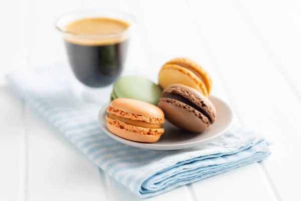 Sweet Macaron Dessert Coffee Cup Colorful Macarons Plate Checkered Napkin — Stock Photo, Image