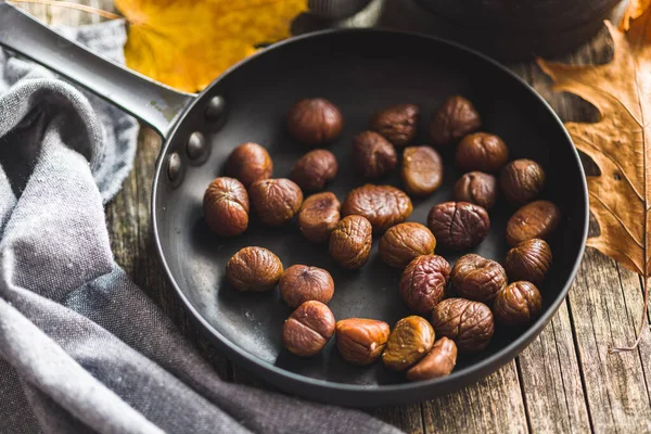 Peeled Chestnuts Sweet Roasted Chestnuts Pan — Stock Photo, Image