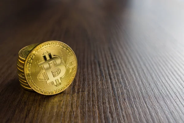 Криптовалюта Bitcoin Виртуальные Деньги Золотая Монета Деревянном Столе — стоковое фото