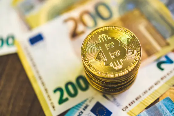 Criptomoneda Bitcoin Dinero Virtual Monedas Oro Billetes Euros — Foto de Stock