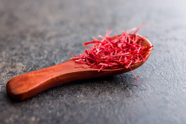 Dried Saffron Spice Spoon — Stock Photo, Image