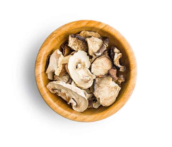 在白色背景上隔离的碗中的各种切碎的干蘑菇 — 图库照片