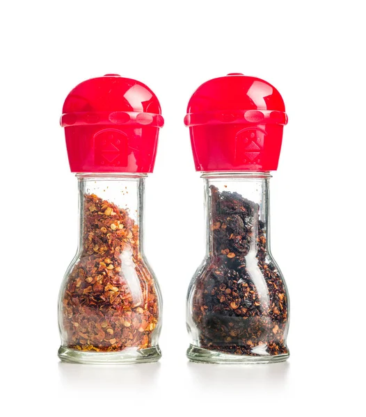 Droge Chili Peper Vlokken Verpletterde Rode Paprika Molen Geïsoleerd Witte — Stockfoto