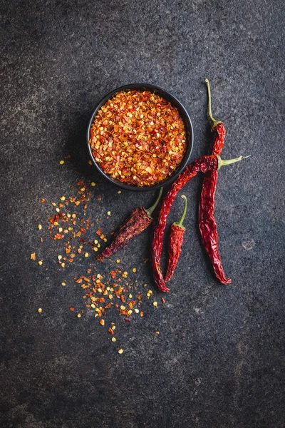 Dry Chili Pepper Flakes Crushed Red Peppers Black Table Top — Stock Photo, Image