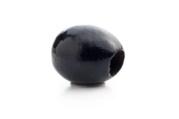 白色背景上孤立的黑色孔洞橄榄 — 图库照片