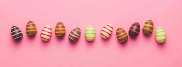 Huevos Pascua Chocolate Fondo Rosa Vista Superior —  Fotos de Stock