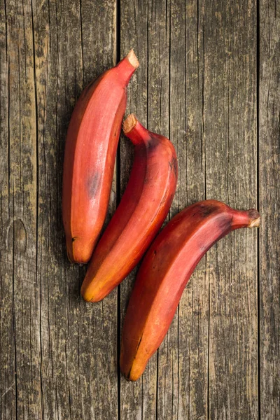 Gustose Banane Rosse Sul Tavolo Legno Vista Dall Alto — Foto Stock
