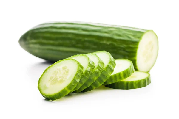 Dilimlenmiş Yeşil Salatalık Beyaz Arka Planda Izole Edilmiş — Stok fotoğraf