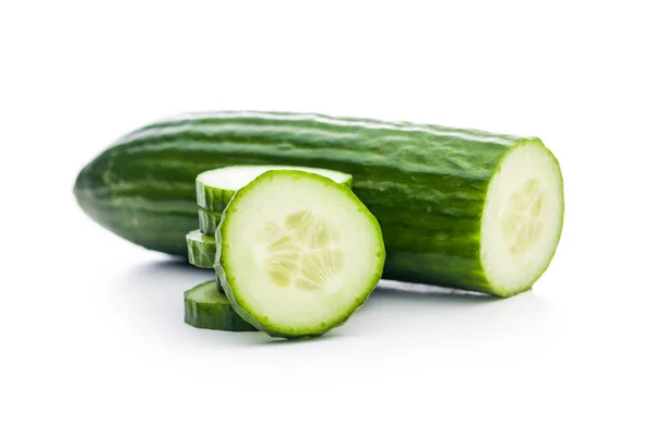 Gesneden Verse Groene Komkommer Geïsoleerd Witte Achtergrond — Stockfoto