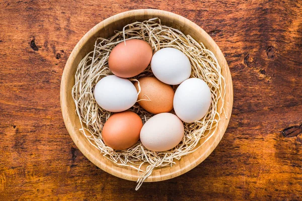 Whole Chicken Eggs Bowl Wooden Table Top View — Stock Photo, Image