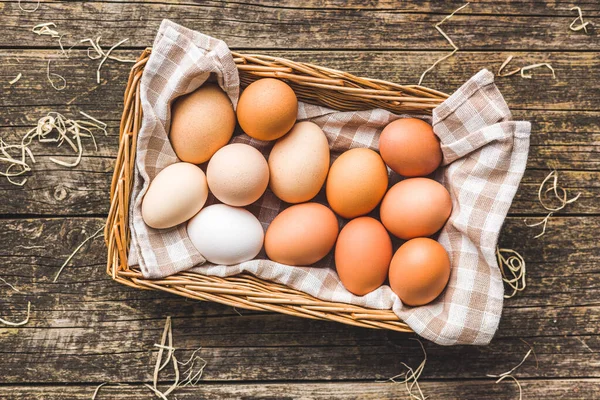 Whole Chicken Eggs Basket Wooden Table Top View — Stock Photo, Image