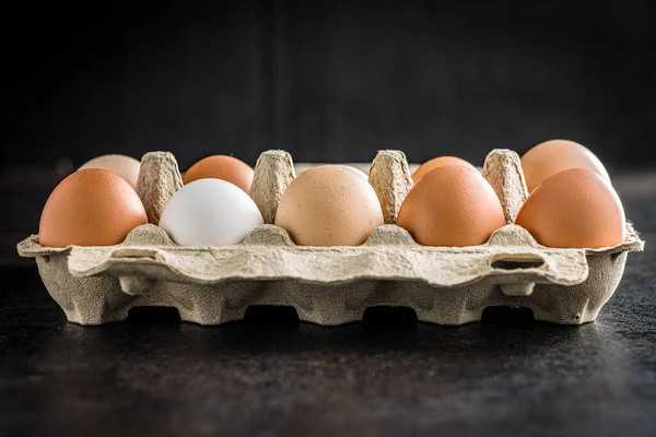Huevos Pollo Enteros Caja Huevos —  Fotos de Stock