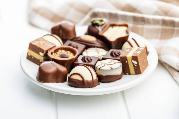 Zoete Chocolade Pralines Lekkere Chocoladetruffels Het Bord — Stockfoto