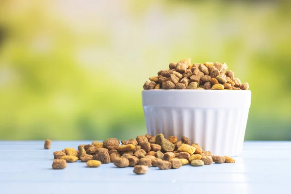 Dry Kibble Pet Food Bowl Dog Cat Food Garden Table — Stock Photo, Image