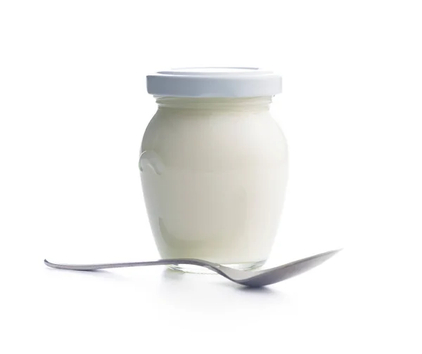 Yogurt Bianco Vaso Cucchiaio Isolato Sullo Sfondo Bianco — Foto Stock