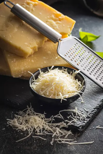 Chutný Parmezán Strouhaný Sýr — Stock fotografie