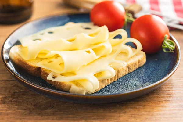 Slices Cheese Bread Plate Tasty Sandwich — Stock Photo, Image